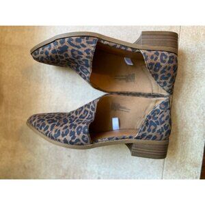 Universal Thread Low Heel Booties Leopard Print Fall Autumn Pointed Toe Neutral